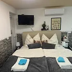 Budapest Airport Apartman *