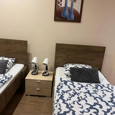 Budapest Airport * فيتْشيش