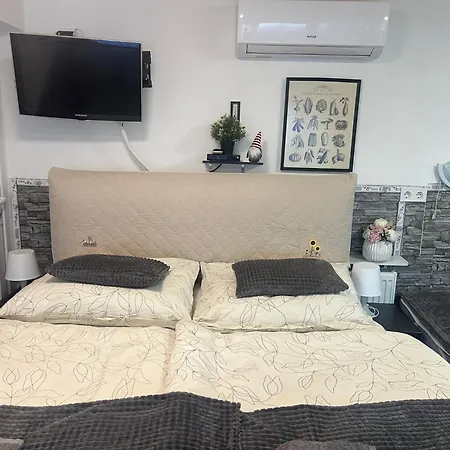 Budapest Airport Apartman *